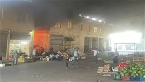 في الجنوب… حريق هائل يشتعل في مخزن بسوق الخضار! (فيديو وصور) في الجنوب… حريق هائل يشتعل في مخزن بسوق الخضار! (فيديو وصور)