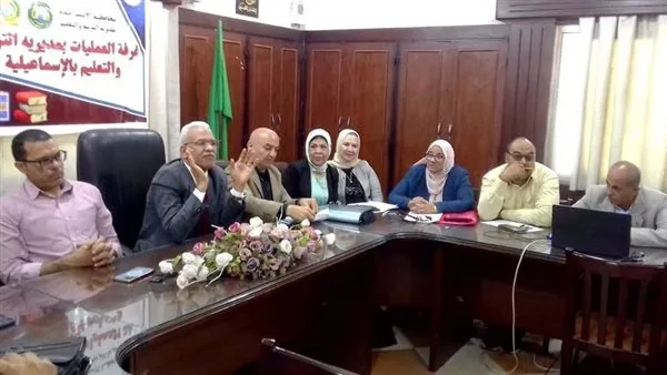 استعدادًا للبداية مع امتحانات الثانوية العامة.. وكيل وزارة التعليم بالإسماعيلية يتفقد الترتيبات النهائية مع رؤساء اللجان. استعدادًا للبداية مع امتحانات الثانوية العامة.. وكيل وزارة التعليم بالإسماعيلية يتفقد الترتيبات النهائية مع رؤساء اللجان.