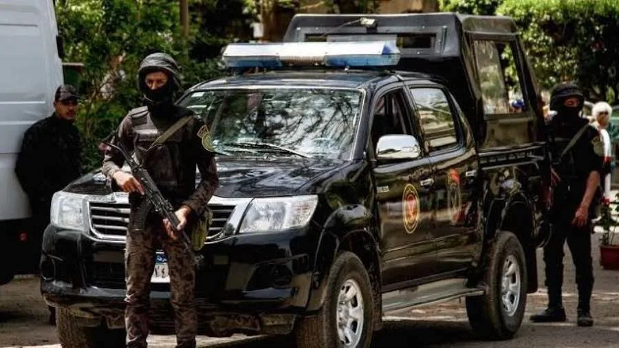 رفضت العودة إلى البيت.. اعتقال فرد أطلق النار على زوجته في إحدى قرى المنيا رفضت العودة إلى البيت.. اعتقال فرد أطلق النار على زوجته في إحدى قرى المنيا