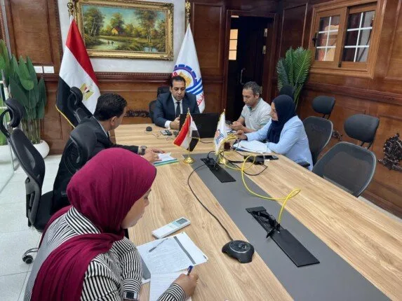نائب محافظ قنا يستعرض نموذج التوظيف الاقتصادي لتعزيز فرص العمل في المحافظة نائب محافظ قنا يستعرض نموذج التوظيف الاقتصادي لتعزيز فرص العمل في المحافظة