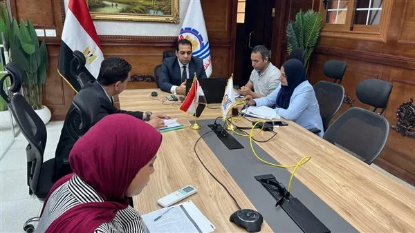 نائب محافظ قنا يستعرض نموذج التوظيف الاقتصادي لتعزيز فرص العمل في المحافظة نائب محافظ قنا يستعرض نموذج التوظيف الاقتصادي لتعزيز فرص العمل في المحافظة