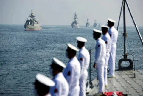 إيران تفكر في إغلاق المضيق الاستراتيجي لهرمز إيران تفكر في إغلاق المضيق الاستراتيجي لهرمز