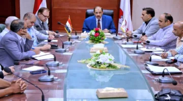 محافظ سوهاج يستعرض تقدم الأعمال في مشروعات كورنيش أخميم وجرجا والجسر الغربي