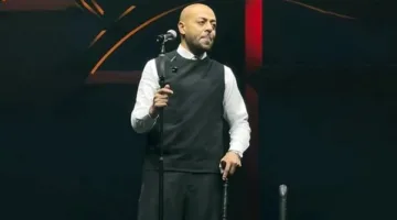 تامر عاشور يهيمن على التريند بعد ظهوره بعكاز وكرسي في حفله بالكويت