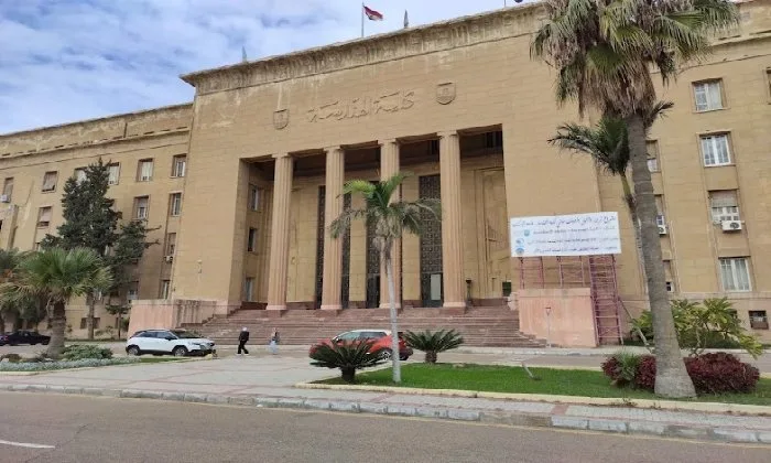 جزء من سقف قاعة الامتحانات في جامعة الإسكندرية ينهار.. وإدارة الجامعة تتدخل بسرعة جزء من سقف قاعة الامتحانات في جامعة الإسكندرية ينهار.. وإدارة الجامعة تتدخل بسرعة