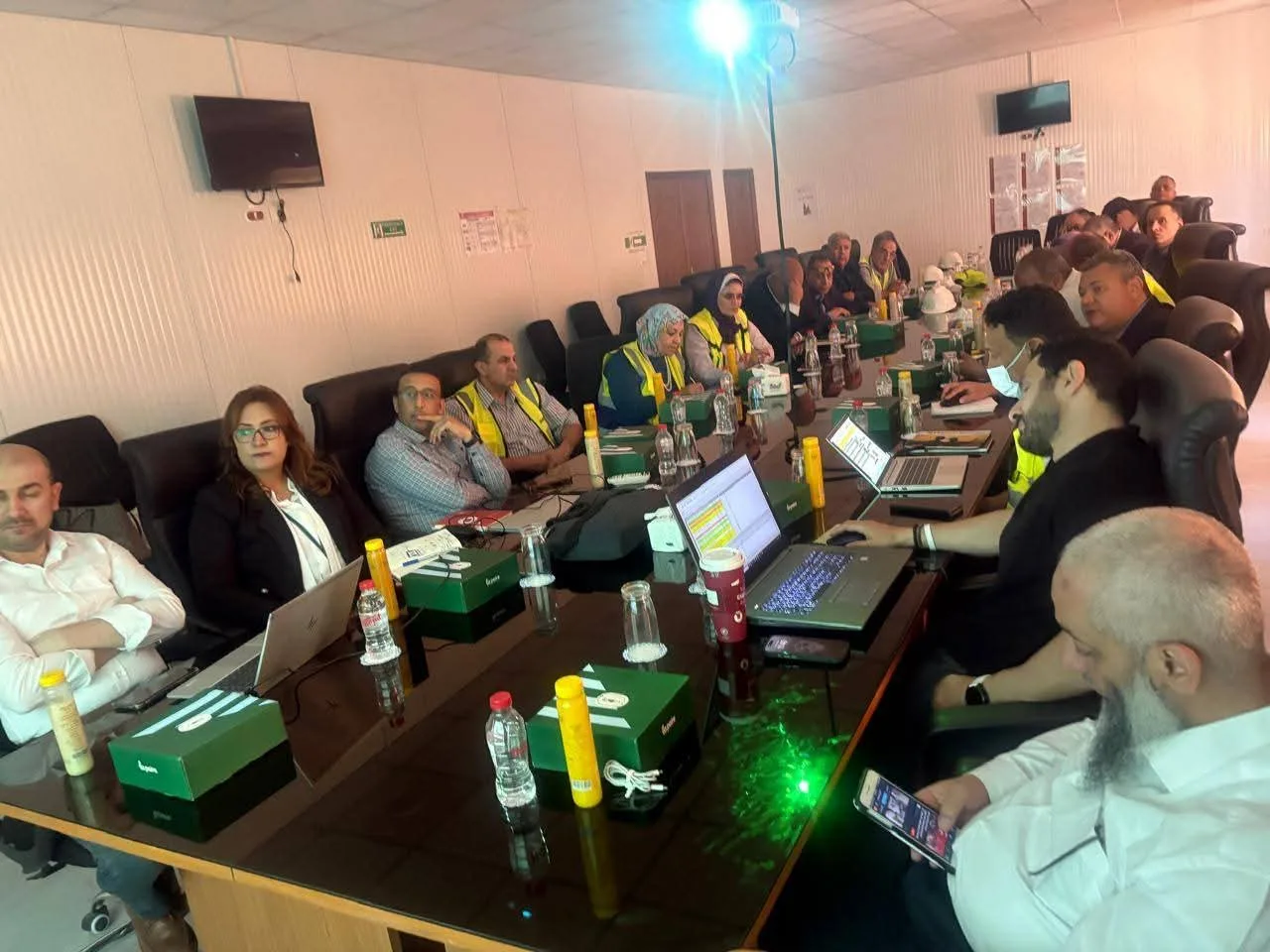 قيادات الكهرباء يزورون أكبر مشاريع الربط الكهربائي بين مصر والسعودية قيادات الكهرباء يزورون أكبر مشاريع الربط الكهربائي بين مصر والسعودية