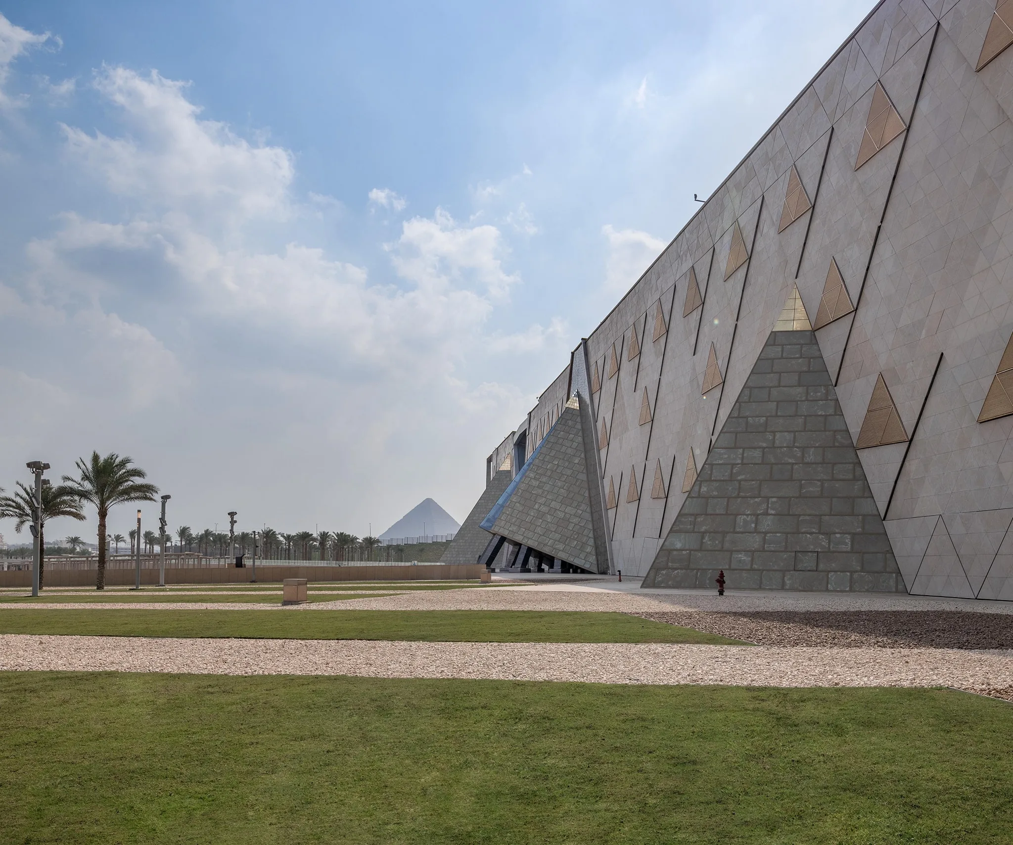 تأجيل افتتاح المتحف المصري الكبير إلى الربع الأخير بسبب النزاع الجاري في المنطقة تأجيل افتتاح المتحف المصري الكبير إلى الربع الأخير بسبب النزاع الجاري في المنطقة