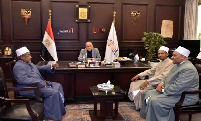 محافظ الأقصر يلتقي بممثلي مبادرة «ومَن أحياها» لمكافحة الثأر والخصومات الاجتماعية محافظ الأقصر يلتقي بممثلي مبادرة «ومَن أحياها» لمكافحة الثأر والخصومات الاجتماعية