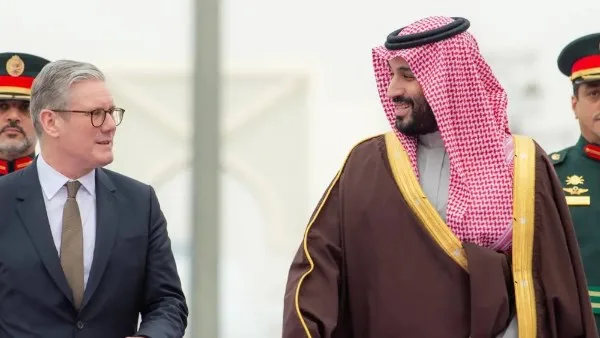 ولي العهد يطلب من رئيس وزراء بريطانيا تنسيق الجهود العالمية والإقليمية لتعزيز استقرار المنطقة. ولي العهد يطلب من رئيس وزراء بريطانيا تنسيق الجهود العالمية والإقليمية لتعزيز استقرار المنطقة.