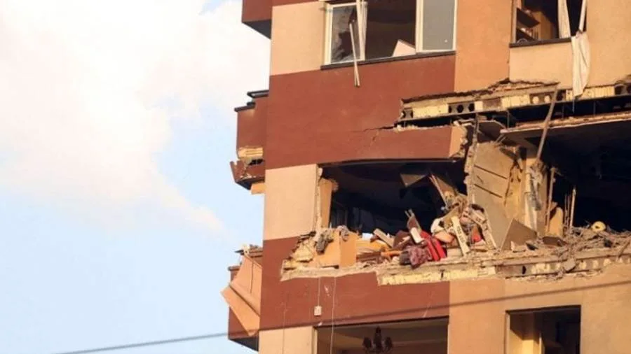 مقتل 60 فردًا في مبنى سكني في طهران، بينهم 20 طفلًا. مقتل 60 فردًا في مبنى سكني في طهران، بينهم 20 طفلًا.