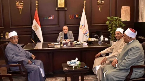 محافظ الأقصر يلتقي أفراد مبادرة “ومَن أحياها” محافظ الأقصر يلتقي أفراد مبادرة “ومَن أحياها”