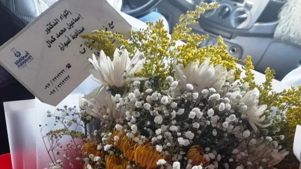 محافظ أسوان يلتقي بالرائد أحمد طارق شمت ويقدم له باقة من الزهور محافظ أسوان يلتقي بالرائد أحمد طارق شمت ويقدم له باقة من الزهور