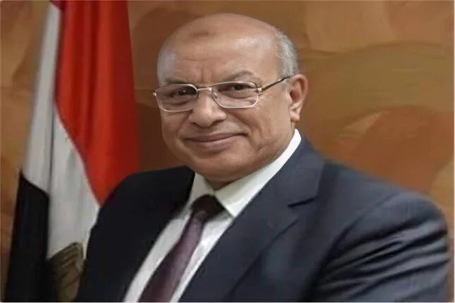 مدير مياه القاهرة: تفقد لجان الثانوية العامة لضمان توافر مياه الشرب. مدير مياه القاهرة: تفقد لجان الثانوية العامة لضمان توافر مياه الشرب.