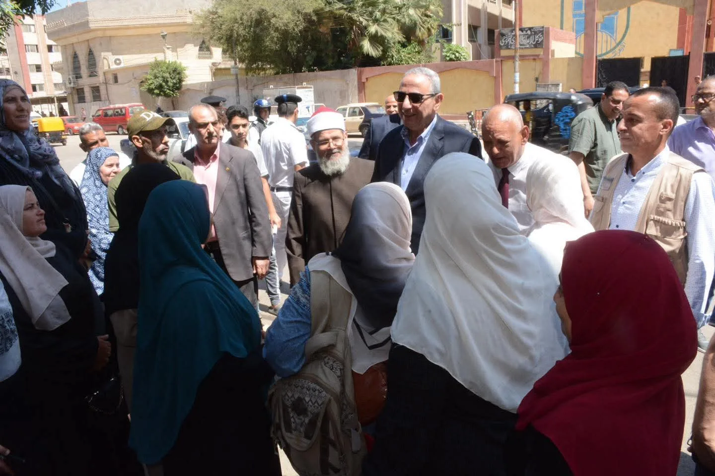 محافظ الغربية يراقب تقدم الطلاب في امتحانات الثانوية الأزهرية محافظ الغربية يراقب تقدم الطلاب في امتحانات الثانوية الأزهرية