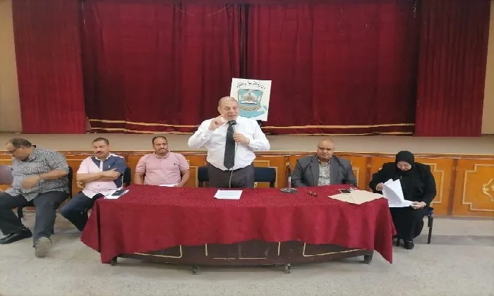 مدير التعليم بقنا يعقد اجتماعًا موسعًا لرؤساء لجان الثانوية العامة