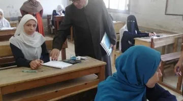 بهدوء وتنظيم.. طلاب قسم العلوم يخوضون امتحان الفيزياء في المنيا