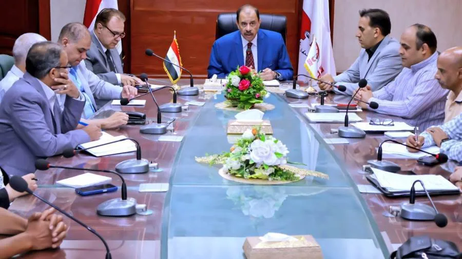 محافظ سوهاج يجتمع لمناقشة تقدم عدد من المشاريع التنفيذية محافظ سوهاج يجتمع لمناقشة تقدم عدد من المشاريع التنفيذية