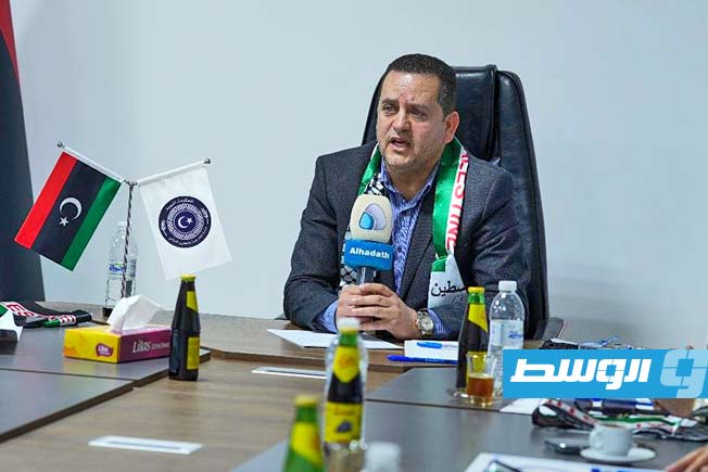 جانب من الاجتماع بين مسؤولي حكومة حماد ومسؤولي قافلة الصمود، 13 يونيو 2025 (وزارة الخارجية بحكومة حماد - فيسبوك)