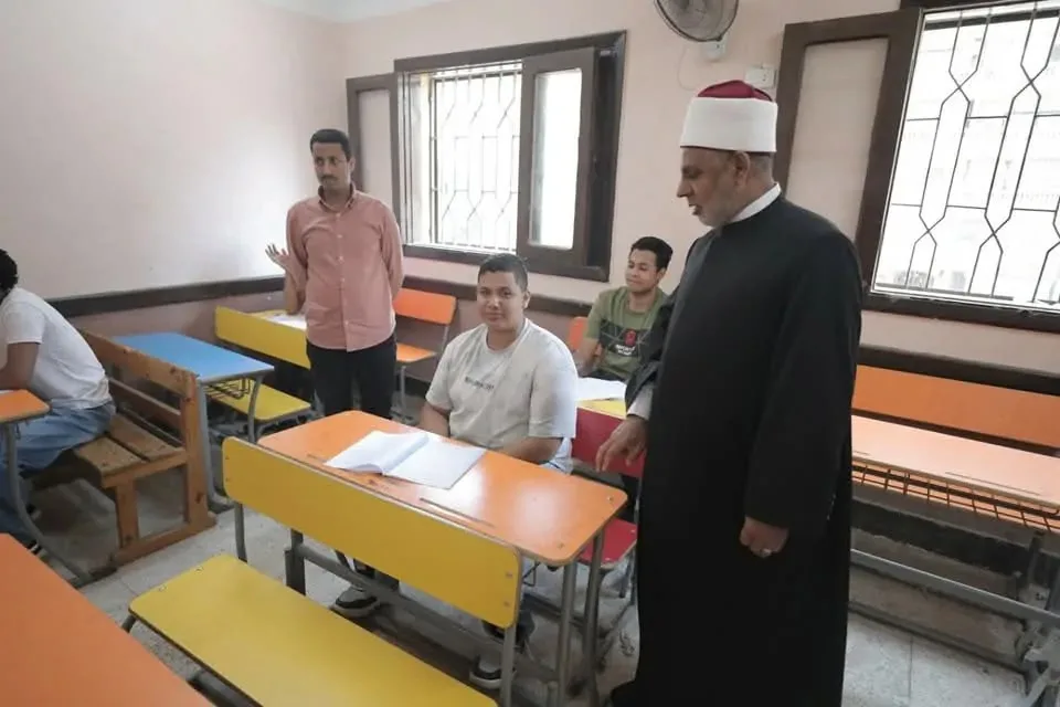 غرفة عمليات الثانوية الأزهرية بالمنيا: خلو الامتحان في الفيزياء من الشكاوى غرفة عمليات الثانوية الأزهرية بالمنيا: خلو الامتحان في الفيزياء من الشكاوى