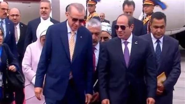 السيسي وأردوغان يؤكدان دعمهم الراسخ لحقوق الفلسطينيين ورفض التهجير أو إنهاء القضية الفلسطينية. السيسي وأردوغان يؤكدان دعمهم الراسخ لحقوق الفلسطينيين ورفض التهجير أو إنهاء القضية الفلسطينية.