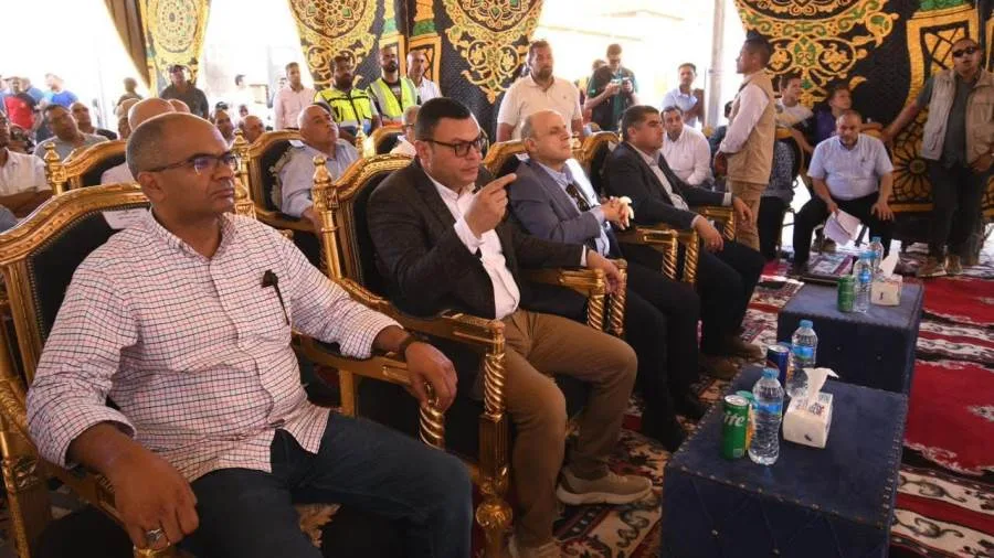 وزير الإسكان يراقب تقدم مشاريع مياه الشرب والصرف الصحي في كفر الشيخ ضمن مبادرة “حياة كريمة” مع المحافظ. وزير الإسكان يراقب تقدم مشاريع مياه الشرب والصرف الصحي في كفر الشيخ ضمن مبادرة “حياة كريمة” مع المحافظ.