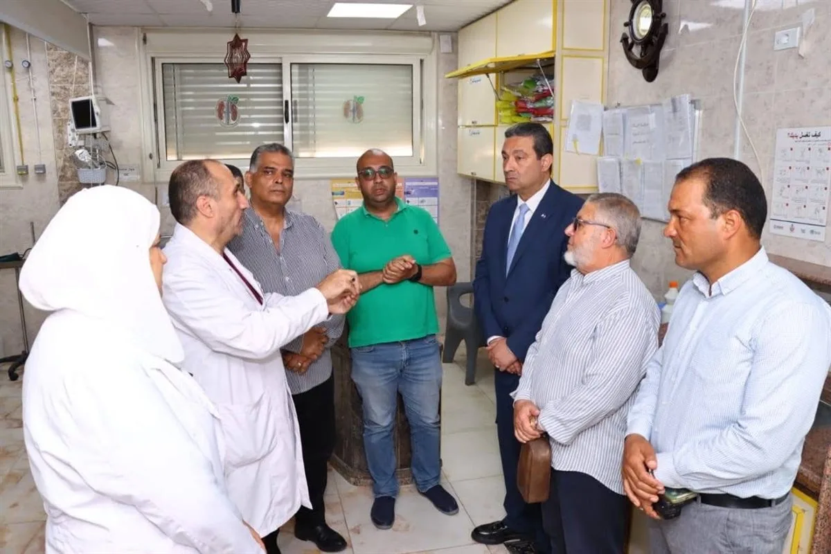 محافظ دمياط يجتمع بمصابة نتيجة سقوط أجزاء من مبنى محافظ دمياط يجتمع بمصابة نتيجة سقوط أجزاء من مبنى