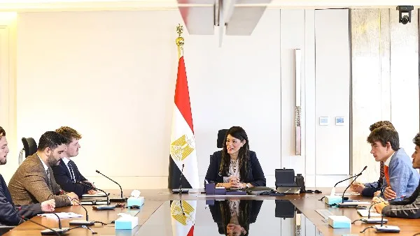 وزيرة التخطيط: إنشاء وسائل الاتصال مع طلاب الجامعات البريطانية الكبرى لتعريفهم بالتطورات الاقتصادية في مصر وزيرة التخطيط: إنشاء وسائل الاتصال مع طلاب الجامعات البريطانية الكبرى لتعريفهم بالتطورات الاقتصادية في مصر