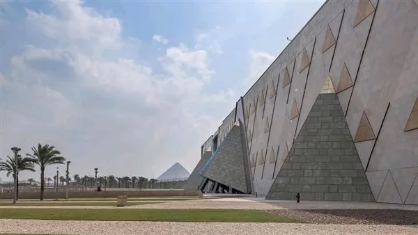 تأجيل الافتتاح الرسمي للمتحف المصري الكبير إلى الربع الأخير من العام الحالي. تأجيل الافتتاح الرسمي للمتحف المصري الكبير إلى الربع الأخير من العام الحالي.