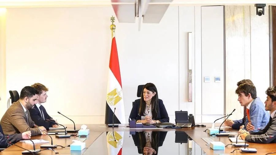 المشاط تجتمع مع مجموعة من طلاب الجامعات الرائدة في المملكة المتحدة المشاط تجتمع مع مجموعة من طلاب الجامعات الرائدة في المملكة المتحدة