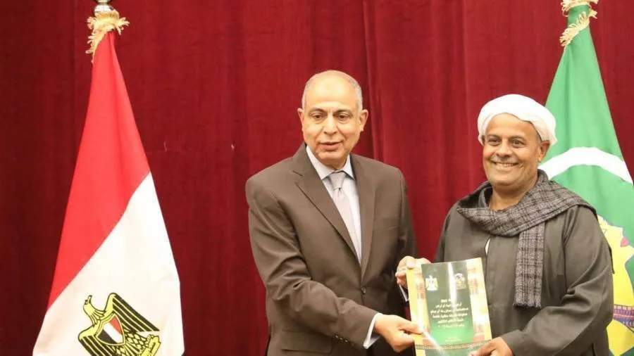 محافظ المنيا يوزع 328 عقد تقنين للأراضي الحكومية محافظ المنيا يوزع 328 عقد تقنين للأراضي الحكومية
