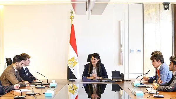 وزيرة التخطيط تجتمع بعدد من طلاب أبرز الجامعات في المملكة المتحدة
