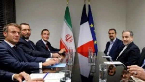 الرئيس الفرنسي يطلب من نظيره الإيراني استئناف المحادثات الرئيس الفرنسي يطلب من نظيره الإيراني استئناف المحادثات