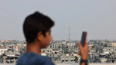 الاتصالات الفلسطينية تُعلن استئناف خدمات الهاتف والإنترنت في غزة الاتصالات الفلسطينية تُعلن استئناف خدمات الهاتف والإنترنت في غزة
