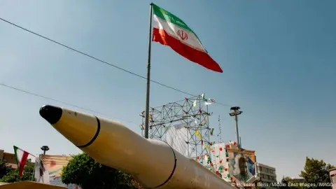 البيت الأبيض: لا يمكن وقف الهجمات الإسرائيلية على إيران والأسرع لتحقيق السلام هو تراجع طهران عن برنامجها النووي. البيت الأبيض: لا يمكن وقف الهجمات الإسرائيلية على إيران والأسرع لتحقيق السلام هو تراجع طهران عن برنامجها النووي.