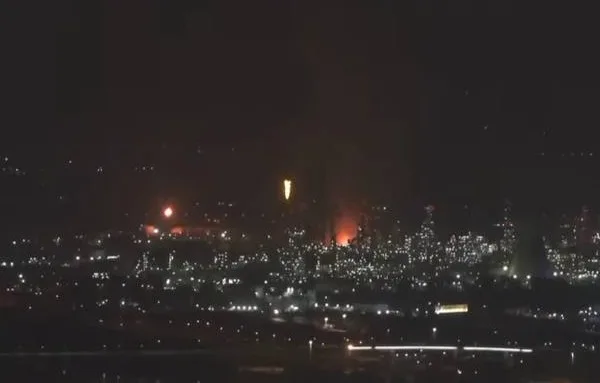 إيران تبدأ حملة جديدة من الصواريخ الباليستية.. وإسرائيل تدعو المواطنين للجوء إلى الملاجئ إيران تبدأ حملة جديدة من الصواريخ الباليستية.. وإسرائيل تدعو المواطنين للجوء إلى الملاجئ
