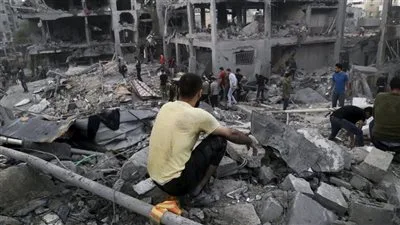 خبير في الشؤون الإسرائيلية: عاش الإسرائيليون ليلتهم بشكل صعب في الملاجئ، ومشاهد الدمار تذكر بما شهدته مخيمات جباليا وجنين. خبير في الشؤون الإسرائيلية: عاش الإسرائيليون ليلتهم بشكل صعب في الملاجئ، ومشاهد الدمار تذكر بما شهدته مخيمات جباليا وجنين.