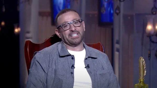 «تُعزز موهبة الفنانين».. أحمد السقا يفاجئ الجميع: لهذا السبب لم يوافق على دفن صديقه سليمان عيد | فيديو جراف «تُعزز موهبة الفنانين».. أحمد السقا يفاجئ الجميع: لهذا السبب لم يوافق على دفن صديقه سليمان عيد | فيديو جراف