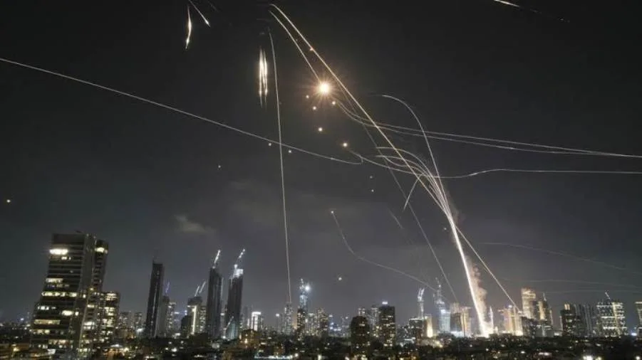 عاجل.. مصادر إيرانية: الجيش الإسرائيلي يهاجم مبنى وزارة الدفاع في طهران عاجل.. مصادر إيرانية: الجيش الإسرائيلي يهاجم مبنى وزارة الدفاع في طهران