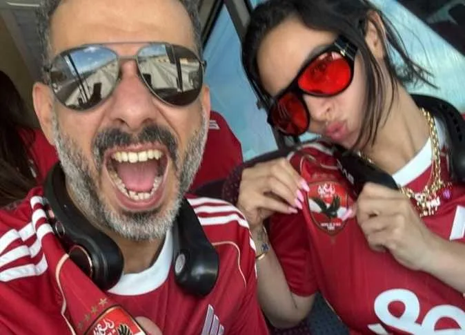 محمد فراج وبسنت شوقي يجذبان الانتباه بتشجيعهما للأهلي في ميامي (صور) محمد فراج وبسنت شوقي يجذبان الانتباه بتشجيعهما للأهلي في ميامي (صور)