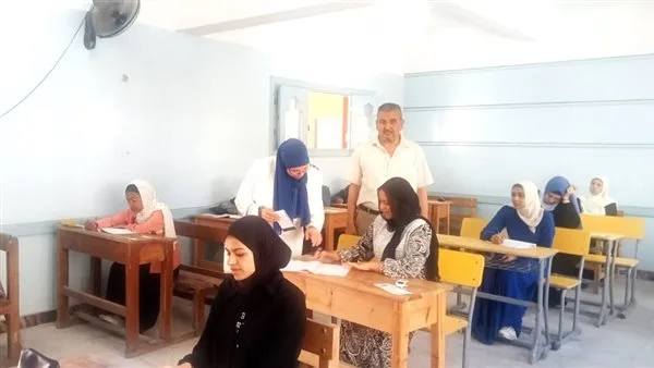 وكيل الأزهر يكوّن لجنة طارئة للتحقيق في شكاوى طلاب القسم العلمي بشأن امتحان الفيزياء. وكيل الأزهر يكوّن لجنة طارئة للتحقيق في شكاوى طلاب القسم العلمي بشأن امتحان الفيزياء.