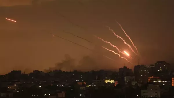 السلطات الإسرائيلية: تضرر عدد من المباني في حيفا جراء صواريخ إيرانية السلطات الإسرائيلية: تضرر عدد من المباني في حيفا جراء صواريخ إيرانية