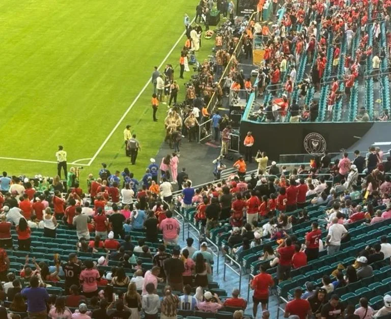 الأهلي وإنتر ميامي: حضور جماهيري قليل خلال بدء مونديال الأندية (فيديو) الأهلي وإنتر ميامي: حضور جماهيري قليل خلال بدء مونديال الأندية (فيديو)
