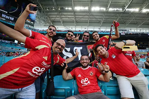 بداية المباراة: جماهير الأهلي تتألق وتساند الفريق بشغف أمام إنتر ميامي بداية المباراة: جماهير الأهلي تتألق وتساند الفريق بشغف أمام إنتر ميامي