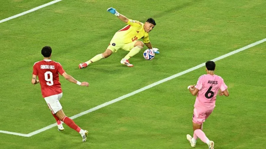 عاجل| عاشور يغادر متأثراً بالبكاء.. والتعادل السلبي يظل المسيطر على مباراة الأهلي وإنتر ميامي بعد 15 دقيقة عاجل| عاشور يغادر متأثراً بالبكاء.. والتعادل السلبي يظل المسيطر على مباراة الأهلي وإنتر ميامي بعد 15 دقيقة