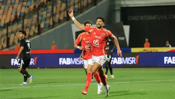 وسام أبو علي يسجل الهدف الأول للنادي الأهلي ولكن يلغى بسبب التسلل.