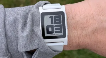ساعة Pebble الكلاسيكية تعود بإصدار محدث في يوليو، والنسخة القديمة قد تتلقى تحديثًا.