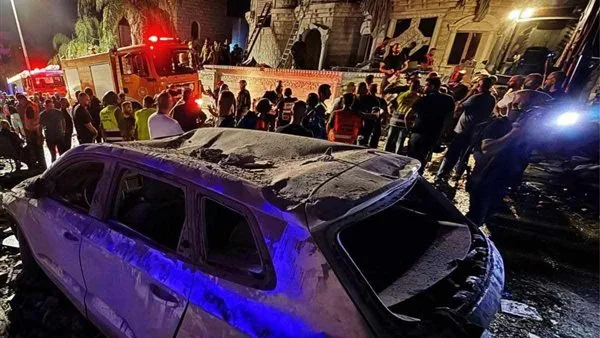 تقارير إسرائيلية: 4 جرحى بضربة صاروخية إيرانية جنوب تل أبيب تقارير إسرائيلية: 4 جرحى بضربة صاروخية إيرانية جنوب تل أبيب
