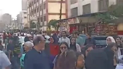 البداية الأولى.. وصول طلاب الثانوية العامة إلى مراكز الامتحانات لأداء اختبار الدين والوطنية اليوم البداية الأولى.. وصول طلاب الثانوية العامة إلى مراكز الامتحانات لأداء اختبار الدين والوطنية اليوم