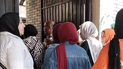تفتيش طلاب الثانوية العامة قبل دخولهم اللجان في الساعة التاسعة صباحًا تفتيش طلاب الثانوية العامة قبل دخولهم اللجان في الساعة التاسعة صباحًا