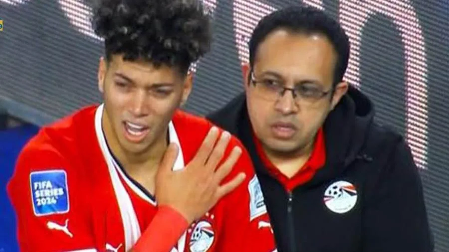 طبيب الأهلي: إمام عاشور أصيب بكسر في الترقوة وسيغيب عن باقي مباريات كأس العالم للأندية. طبيب الأهلي: إمام عاشور أصيب بكسر في الترقوة وسيغيب عن باقي مباريات كأس العالم للأندية.